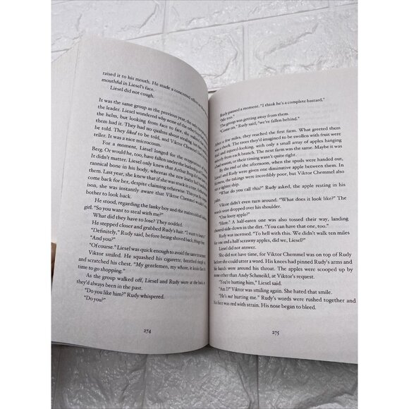 The Book Thief by Markus Zusak (2005, Trade Paperback) - Picture 11 of 13